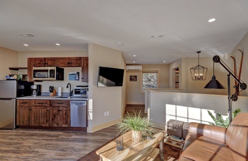 Sunapee Hotel | 2 Bed/2 Bath Suite #5 at The Lodge | Minutes from Sunapee Harbor & Mt. Sunapee