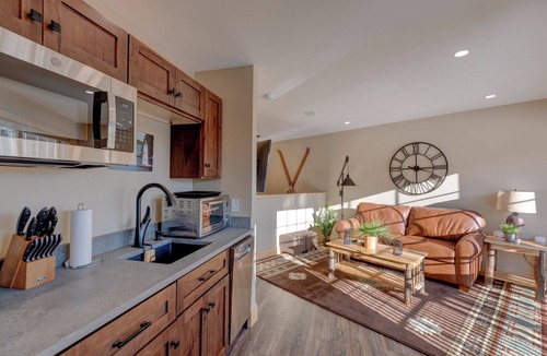 Sunapee Hotel | 2 Bed/2 Bath Suite #5 at The Lodge | Minutes from Sunapee Harbor & Mt. Sunapee