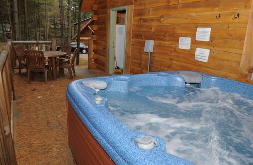 Blue Jay Cabin | 2 Bedroom 2 Bath Cabin (Beaver, WV)