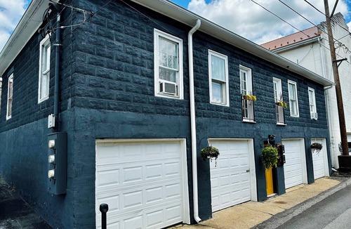 Leadsville Apartment | 2-bedroom apartment in downtown Elkins with AC, a balcony, and WiFi.