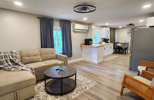 Huntsburg Apartment | 2 bedroom apartment in the beautiful Middlefield countryside!