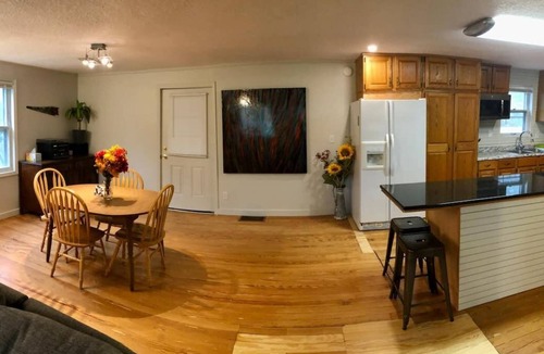 Shawnee House | 2 Bedroom Cottage, large front yard, pets welcome, great location
