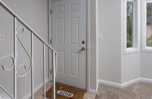 Northeast Anchorage House | 2 Bedroom Quiet Townhouse with Central Location