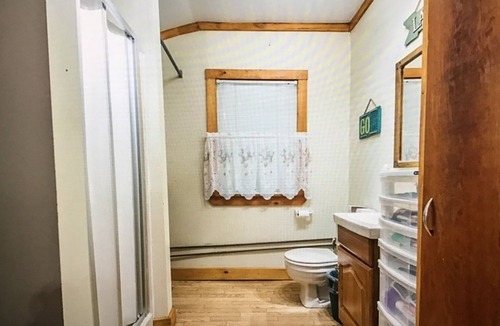 Lyman Cottage | 2 Bedroom Seasonal Lakefront Cottage
