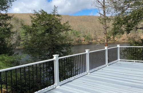 Hubbardston House | 2 Bedroom Spacious Cottage on pond