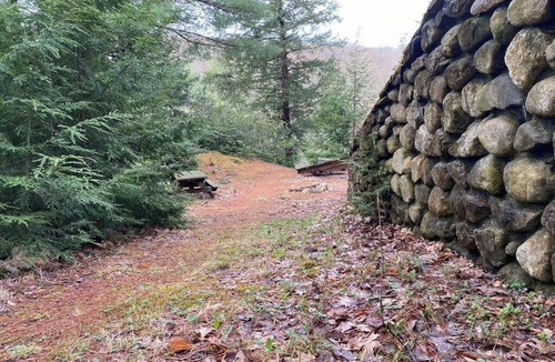 Hubbardston House | 2 Bedroom Spacious Cottage on pond