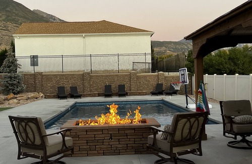 Lindon Apartment | 2 Bedrooms, Sleeps 6, Pool, Hot tub, putting green, XBox room