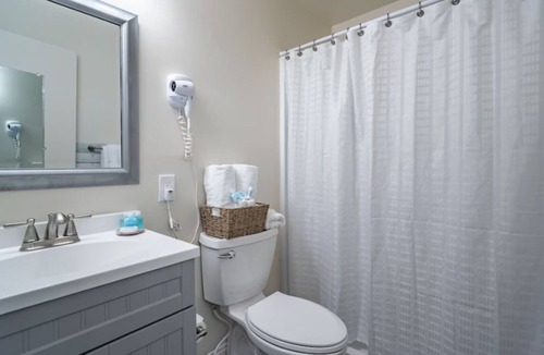 Rehoboth Beach Hotel | 2 Comfortable Rooms at Ocean Glass Inn | w/Free Breakfast and Parking
