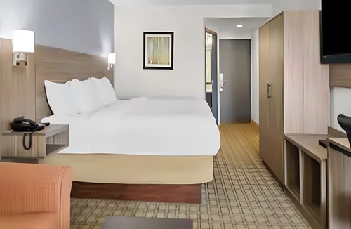Cranberry Township Hotel | 2 Cozy Rooms in Cranberry Township with Easy Access to Pittsburgh Attractions