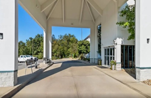 Cranberry Township Hotel | 2 Cozy Rooms in Cranberry Township with Easy Access to Pittsburgh Attractions