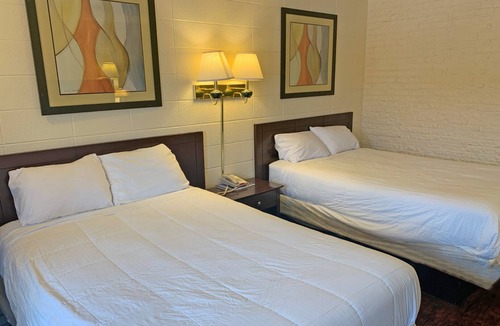 Grissom - Highland Hotel | 2 Double Beds Non Smoking, Red Carpet Inn, Mini-Fridge, Near Virginia Tech
