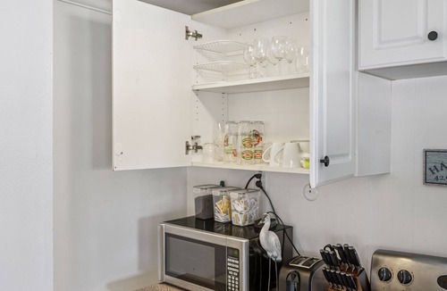 Hampton House | 2 Family | Walk to Beach | Parking | Yard