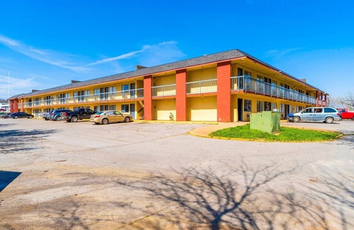 Chickasha Apartment | 2 Full Bed | Non-Smoking