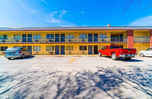 Chickasha Apartment | 2 Full Bed | Non-Smoking