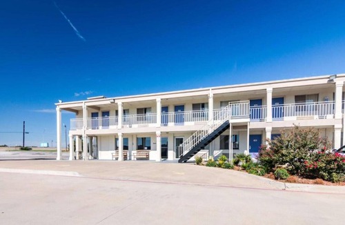 Wichita Falls Apartment | 2 Full Beds | Non-Smoking