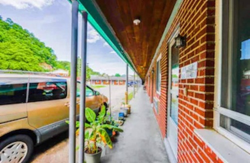 Blue Jay Apartment | 2 Full Beds|Nsmk|Beaver WV
