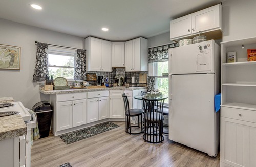 New London Apartment | 2 Mi to Beach & Boardwalk! New London Haven
