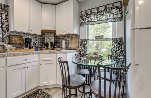 New London Apartment | 2 Mi to Beach & Boardwalk! New London Haven