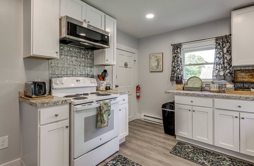 New London Apartment | 2 Mi to Beach & Boardwalk! New London Haven