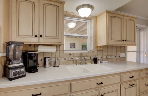 Manhattan House | 2 Mi to Downtown: 4BR Country Home Near K-State