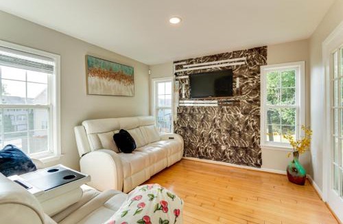 Hagerstown House | < 2 Mi to Dtwn Hagerstown: Townhome w/Fireplace