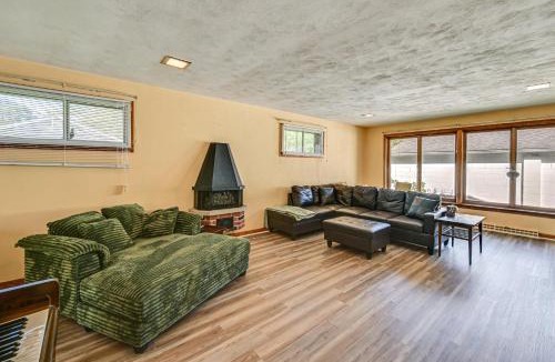 Newark House | 2 Mi to Dtwn Newark: Pet-Friendly Home!