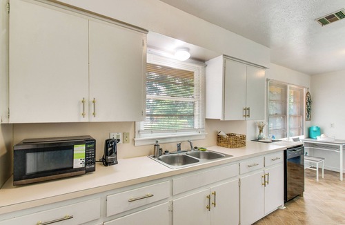 Lawton Cottage | 2 Mi to Ft Sill: Home w/Fenced Yard, Near Walmart