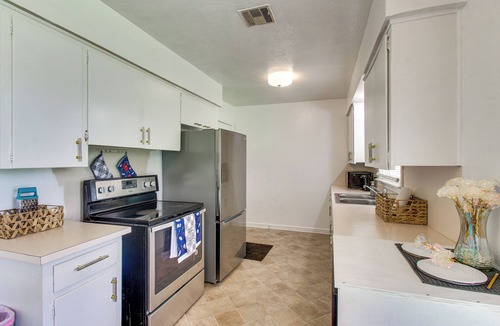 Lawton Cottage | 2 Mi to Ft Sill: Home w/Fenced Yard, Near Walmart