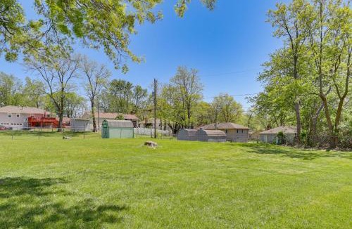 South Kansas City Apartment | 2 Mi to Kansas City Stadium: Cozy Couple’s Studio!