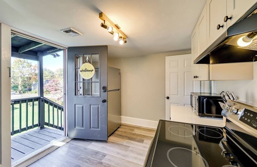 Lincoln Park Apartment | 2 Mi to Uptown: Centrally Located Kingston Apt!