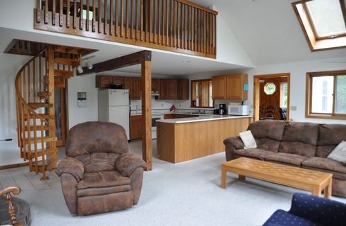 Eidelweiss Village Ski Chalet | 2 min WALK to BEACH!Summer Escape!Relax,hike,swim,shop.NConway/Eidelweiss.