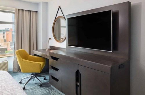 Mount Vernon Triangle Hotel | 2 Modern King Room in DC Downtown Close to Metro and Convention Center