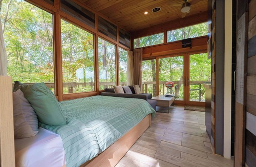 South Bloomingville Cabin | 2-Person Romantic Treehouse Getaway in Hocking Hills, Ohio