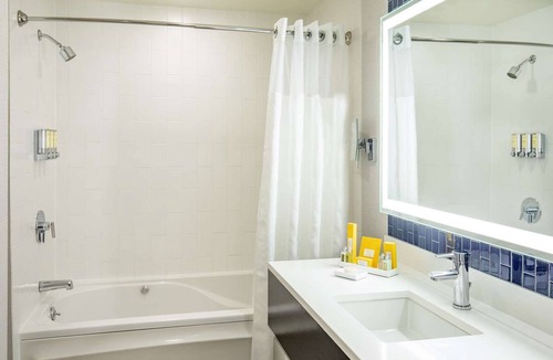 East Cambridge Hotel | 2 Pet-Friendly Units! w/Pool, Close to USS Constitution Museum, Charlestown!