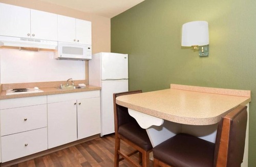 Germantown Apartment | 2 Queen Beds |Non-Smoking, Kitchen