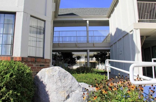 Enfield Apartment | 2 Queen Beds|Non-Smoking,Micfridge