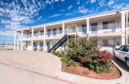 Wichita Falls Apartment | 2 Queen Beds | Non-Smoking