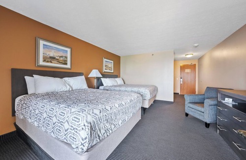 Put-in-Bay Hotel | 2 Queen Lakeview Room