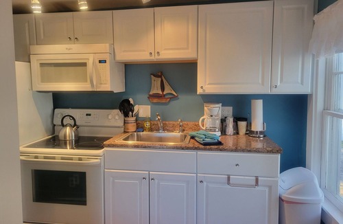 Cape Neddick Bed & Breakfast | 2 River Road Inn and Cottages