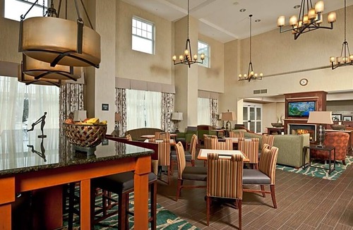 Thomaston Hotel | 2-Star Hotel ∙ Hampton Inn & Suites Rockland