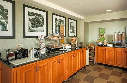 Thomaston Hotel | 2-Star Hotel ∙ Hampton Inn & Suites Rockland