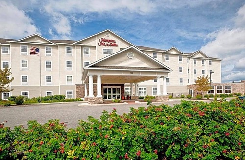 Thomaston Hotel | 2-Star Hotel ∙ Hampton Inn & Suites Rockland