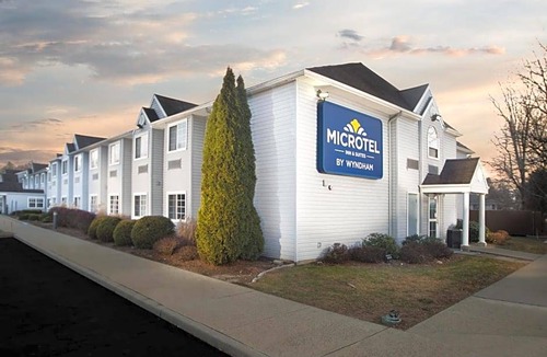 Bethel Hotel | 2-Star Hotel ∙ Microtel Inn & Suites by Wyndham Bethel/Danbury