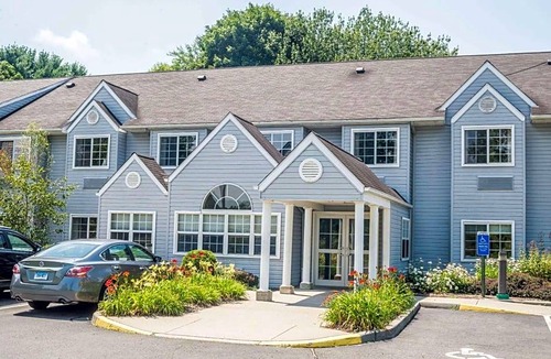 Bethel Hotel | 2-Star Hotel ∙ Microtel Inn & Suites by Wyndham Bethel/Danbury