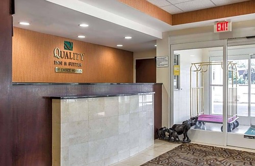 Danbury Hotel | 2-Star Hotel ∙ Quality Inn & Suites Danbury near University