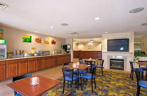 Potomac Hotel | 2-Star Hotel ∙ Quality Inn Spring Mills - Martinsburg North
