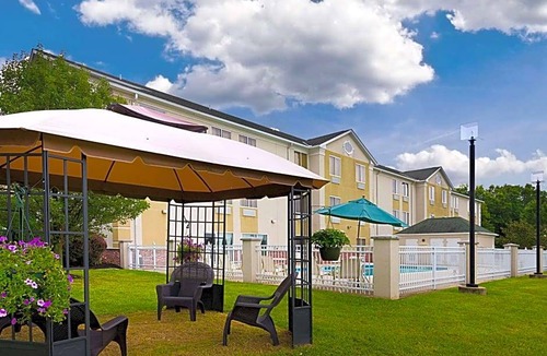 Potomac Hotel | 2-Star Hotel ∙ Quality Inn Spring Mills - Martinsburg North