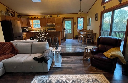 Ashland Cabin | 2-Story Cozy Pinehill Hideaway in Ashland/Mifflin with AC & Hot Tub!