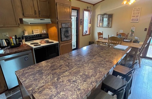 Ashland Cabin | 2-Story Cozy Pinehill Hideaway in Ashland/Mifflin with AC & Hot Tub!