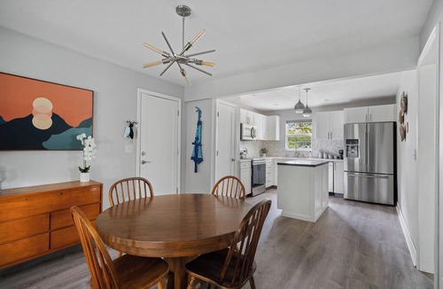 Rosedale House | ★2 Story Near Plaza/Westport/KU Med, King Bed, Garage Parking★